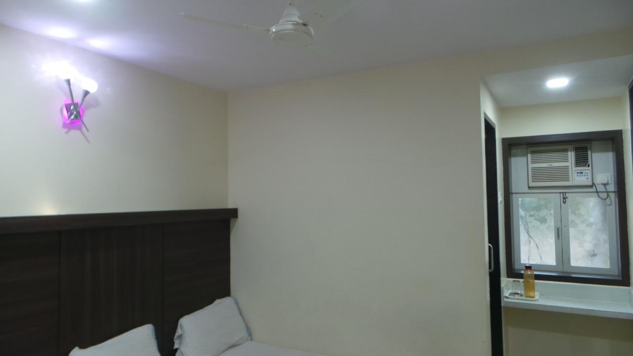 Hotel Gemini Мумбай Екстериор снимка