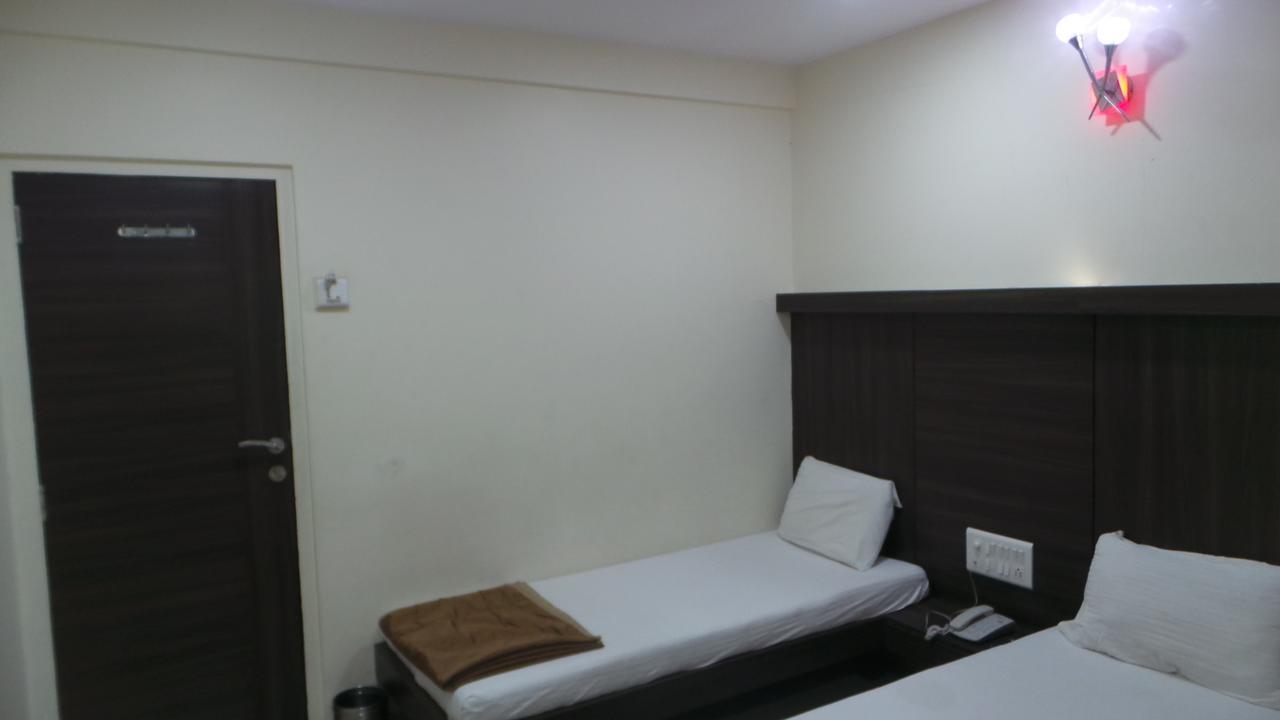 Hotel Gemini Мумбай Екстериор снимка